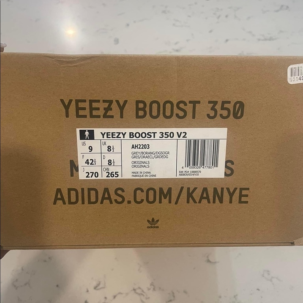 BRAND NEW never worn Yeezy size 9 men’s sneakers. Yeezy Boost 350 V2.